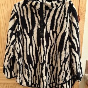 Terra & Sky Black and White Animal Print Fleece Pullover